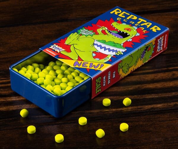 Dulcero Metalico de Rugrats: Forma de Cereal de Reptar 12 Piezas sabor manzana verde - Image 3